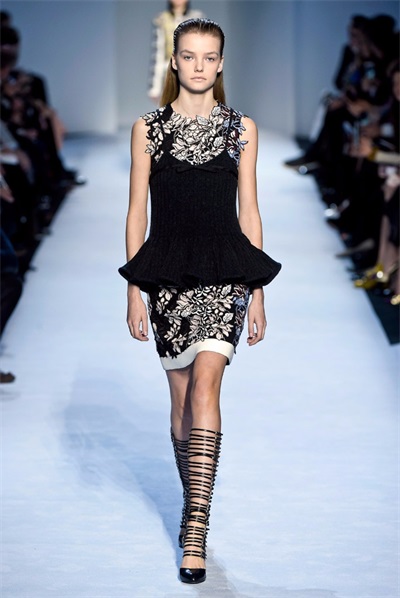 Giambattista Valli Fall 2016秋冬巴黎时装周发布